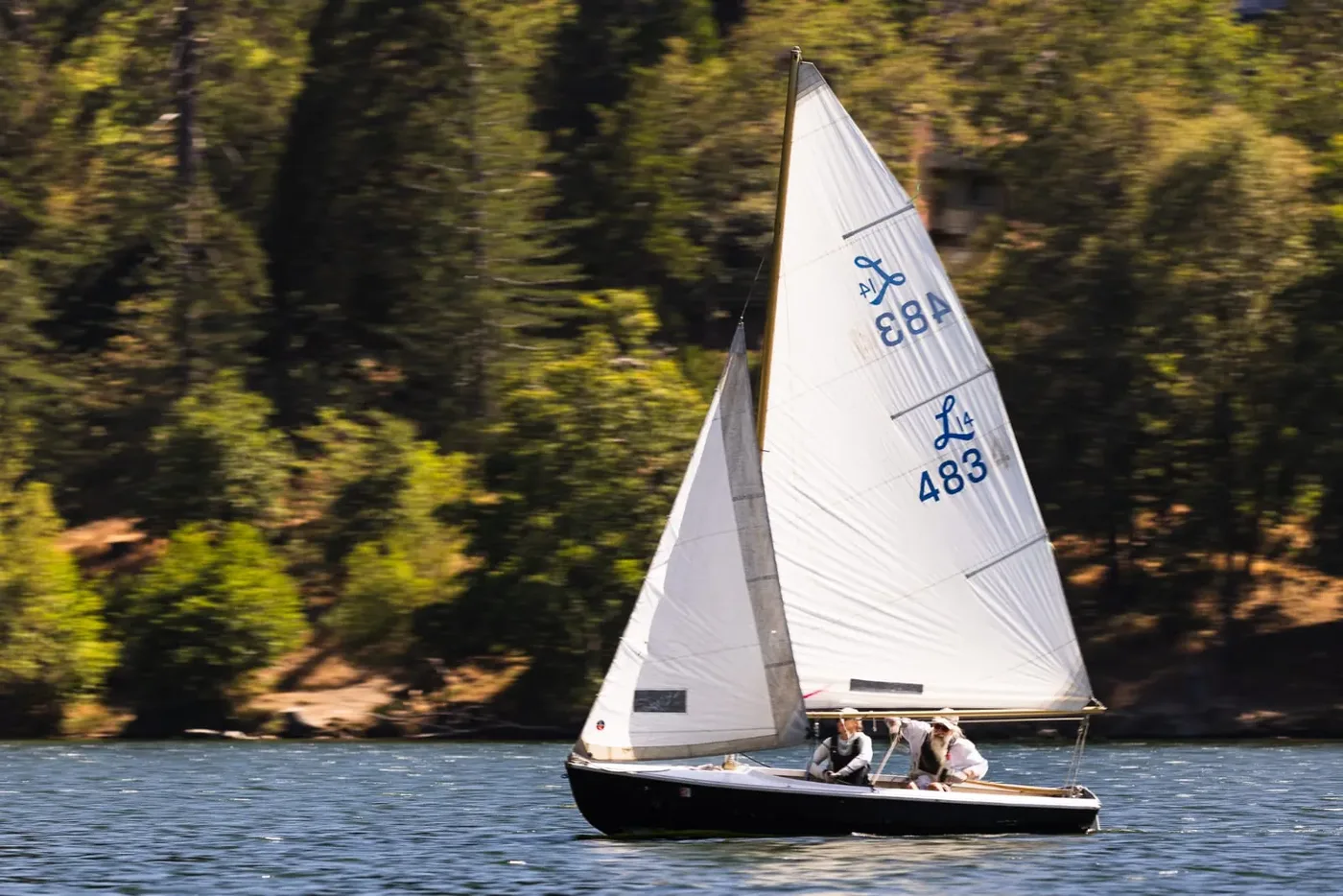 A club Lido 14 dinghy under full sail on Lake Gregory